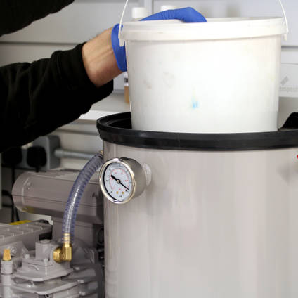 DC26-P Degassing System Loading Mateterial