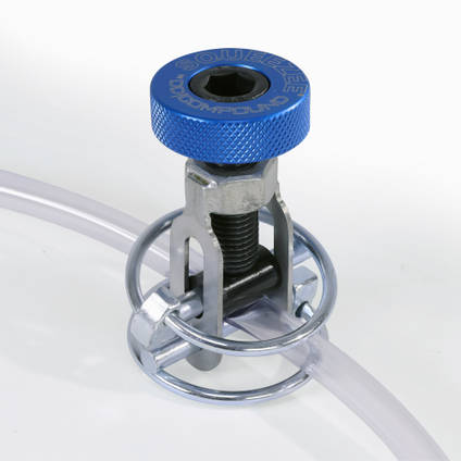 SQUEEZEE Professional Infusion Line Clamp Clamping a 6mm Hose