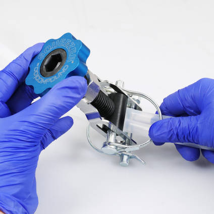 SQUEEZER Professional Line Clamp in Hands